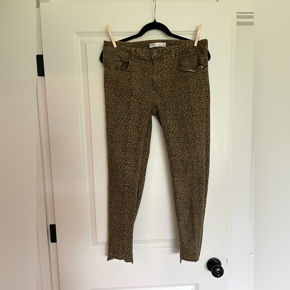 Zara Animal Print Denim ankle length pant